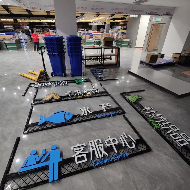 匠心打造城市地标 直击发光字工厂现场实拍，揭秘迷你字与门头招牌的制作艺术